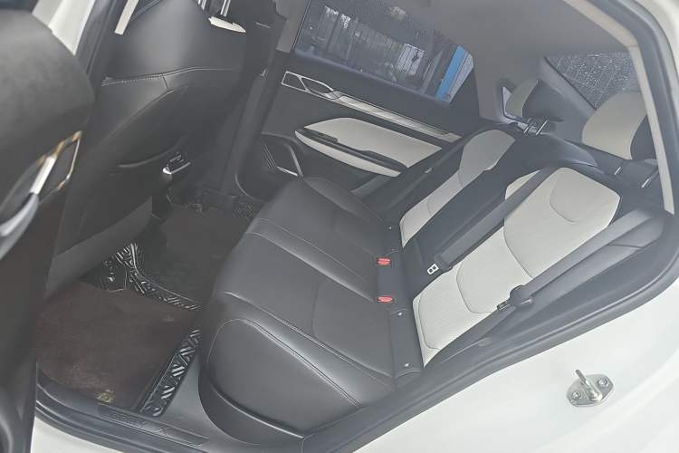 Used Geely Auto Emgrand L 2022 1.4T CVT Flagship Edition Left Rear Seat