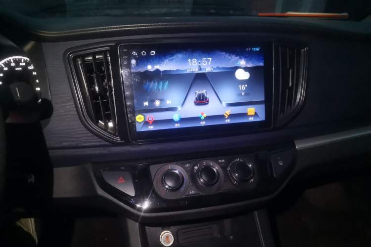 Used FORTHING Lingzhi 2025 M5 1.5T Long Wheelbase Base Model 7-Seater Audio And AC Panel