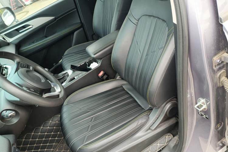 Used Great Wall King Kong Poer 2023 2.0T Automatic Diesel Two-Wheel-Drive Elite Version Flatbed GW4D20M Left Front Seat