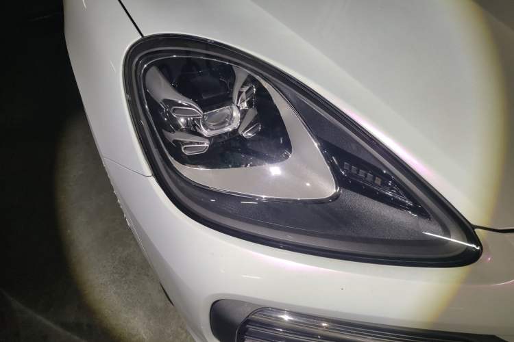 Used Porsche Cayenne E-Hybrid 2020 Cayenne E-Hybrid 2.0T Right Front Headlight