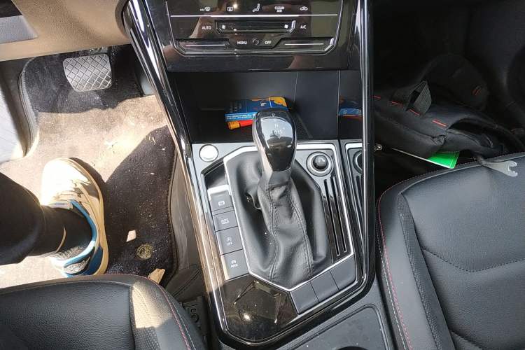 Used Volkswagen Tayron 2020 280TSI Two-Wheel Drive Luxury Connect Edition Gear Lever