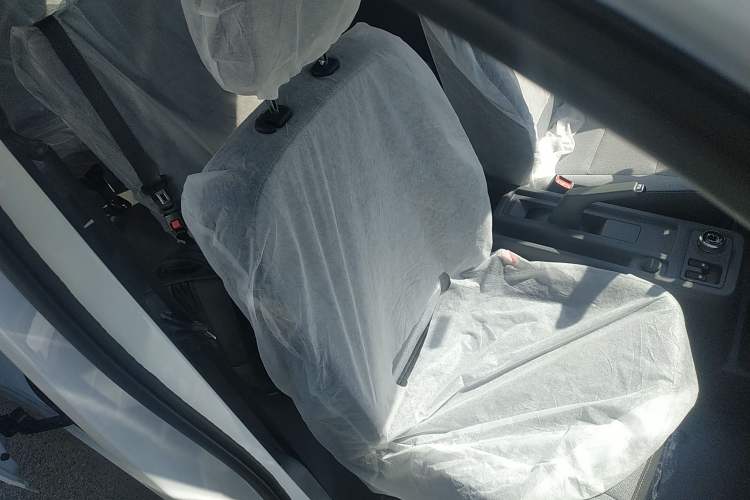 Used Wuling Yangguang 2024 300KM Comfort Version Passenger Van 75kW