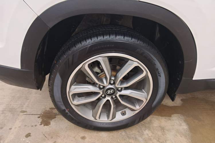 Used Hyundai ix35 2019 2.0L Automatic 2WD Zhiyong·Changxiang Edition China VI Standard Exterior 5