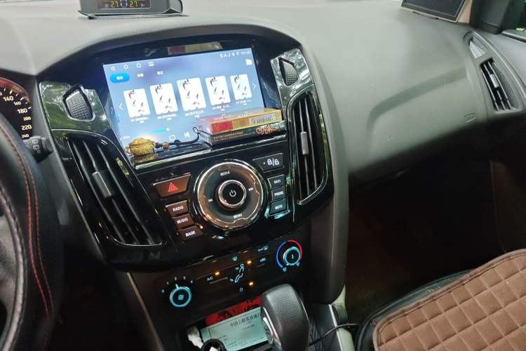 Used Ford Focus 2015 Hatchback 1.6L Automatic Comfort Model Audio And AC Panel