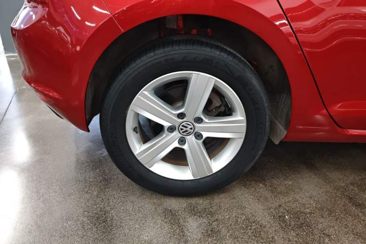 Used Volkswagen Golf 2017 1.6L Automatic Comfort Million-Vehicle Anniversary Edition Right Rear Wheel Hub