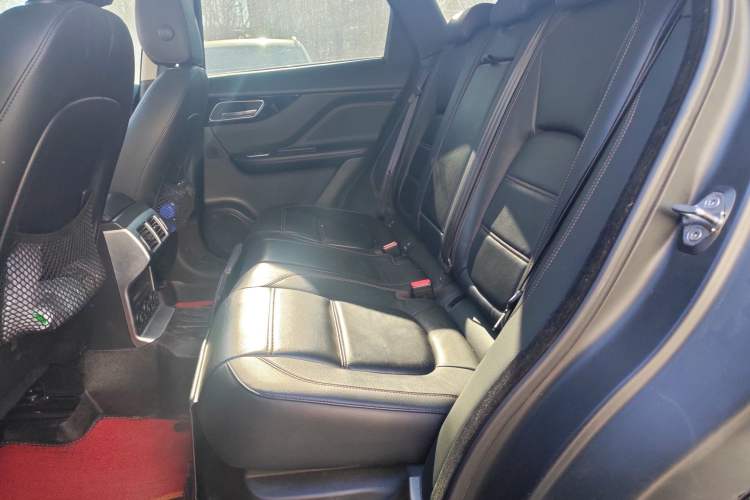 Used Jaguar F-PACE 2018 2.0T Two-Wheel Drive Urban Deluxe Edition
