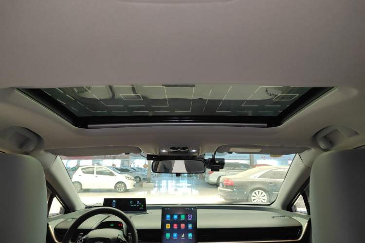 Used Toyota bZ3 2024 517 km Elite PRO Headliner