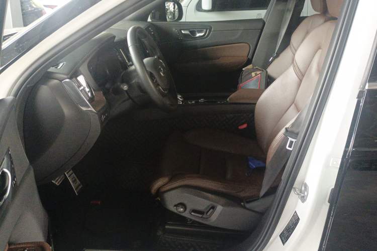 Used Volvo XC60 New Energy 2022 T8 Plug-in Hybrid All-Wheel Drive Smart Luxury Edition
