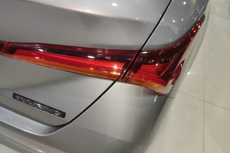 Used Toyota Avalon 2019 2.5L Touring Premium Version China VI Standard Exterior 3