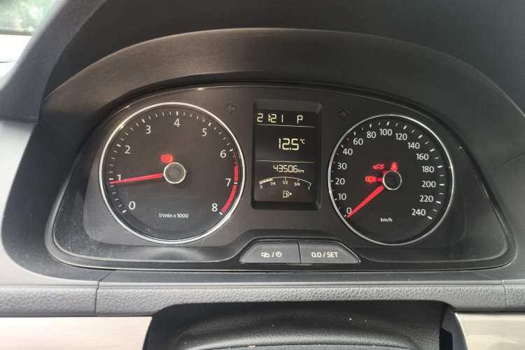 Used Volkswagen Lavida 2013 1.6L Automatic Comfort Edition
