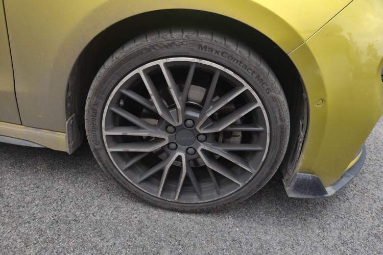 Used Lynk & Co 03 2020 03+ 2.0TD Automatic Performance Package Edition Right Front Wheel Hub