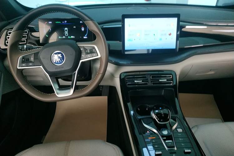 Used BYD Qin PLUS 2024 HONOR Edition DM-i 55KM Leading Model Audio And AC Panel