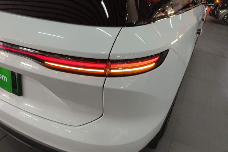 Used Nio ES8 2023 75 kWh Executive Edition Right Rear Taillight