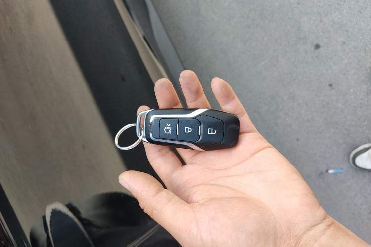 Used Ford Edge 2016 EcoBoost 245 Four-Wheel Drive Titanium Edition 7-Seater Vehicle Key