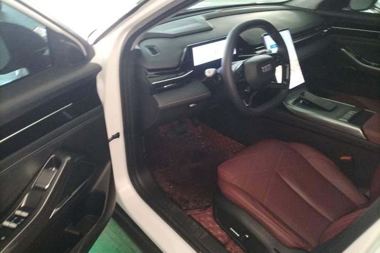 Used Geely Galaxy L6 2024 125km PLUS Dragon Edition
