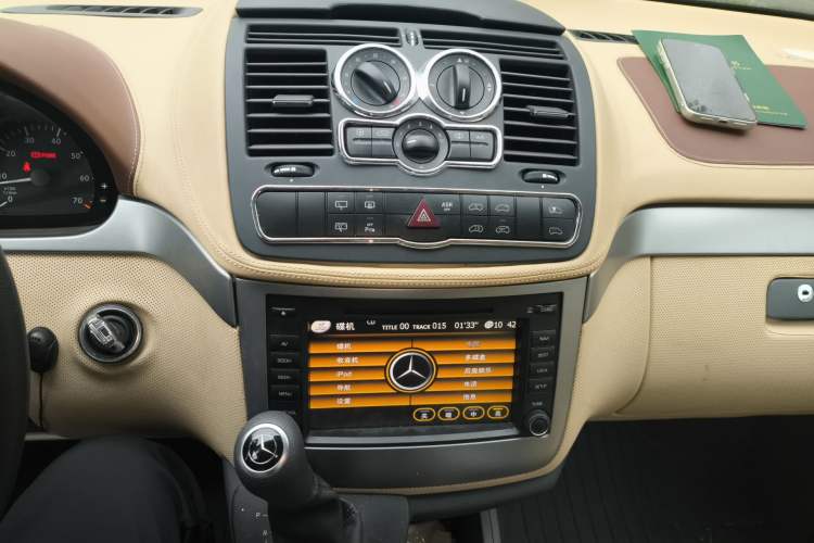 Used Mercedes-Benz Vito 2013 3.0L Business Edition Audio And AC Panel