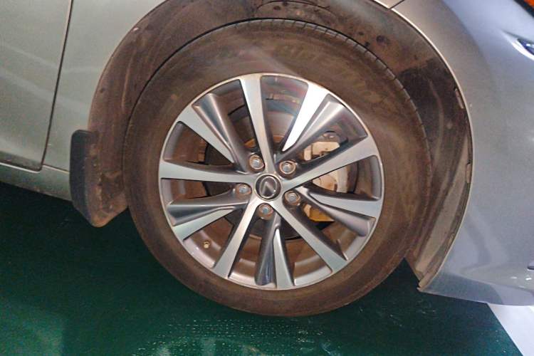 Used Lexus ES 2018 200 Excellence Edition China V Standard Right Front Wheel Hub