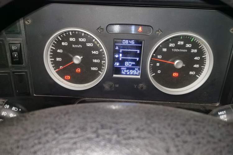 Used Iveco Daily 2017 2.8T V35 Box Truck Low Roof 3-Seater Model 43S5 Instrument Cluster