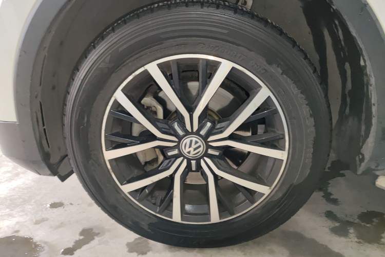 Used Volkswagen Tiguan L 2017 330TSI Automatic Two-Wheel Drive Luxury Edition