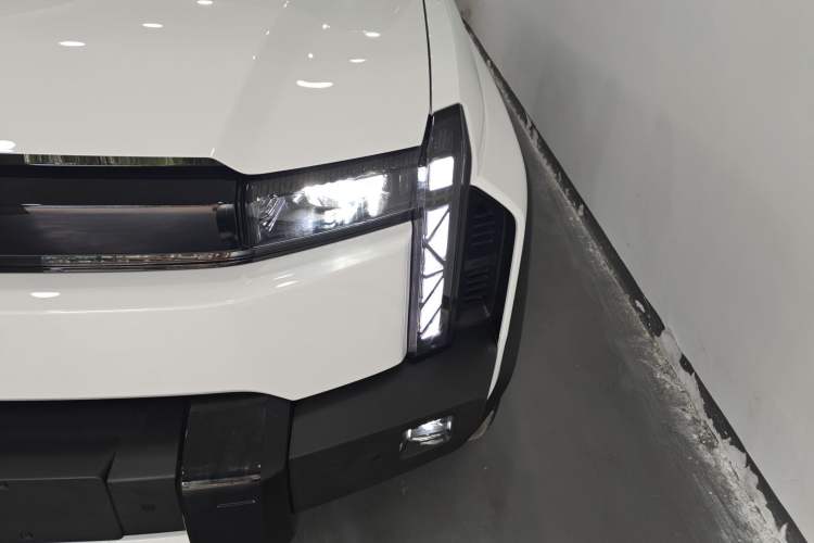 Used iCAR 03T 2024 520km Two-Wheel Drive Long-Range Version
