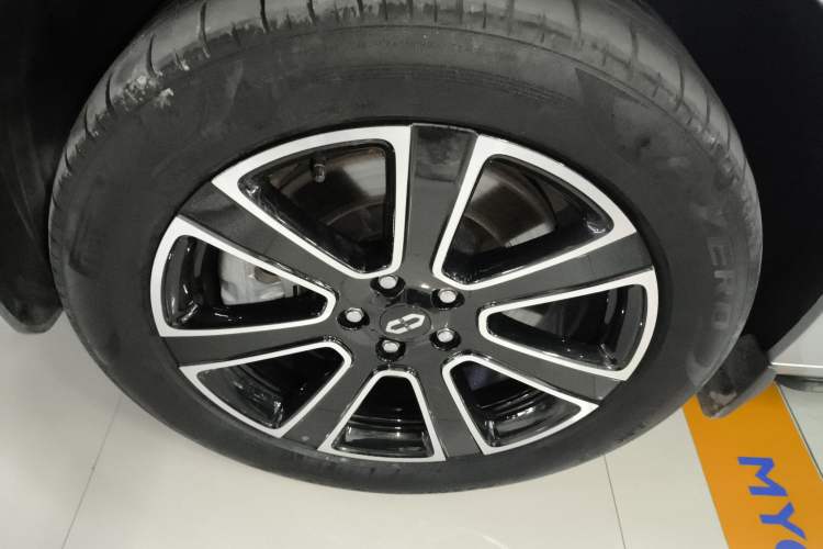 Used Hima AITO M7 2024 1.5T Four-Wheel Drive Plus Version 5 Seats Left Front Wheel Hub