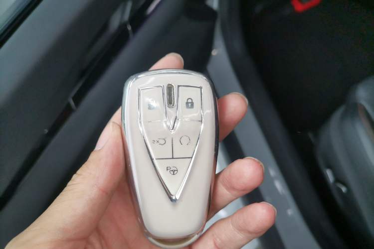 Used Changan UNI-V 2022 1.5T Smart Navigation Version
