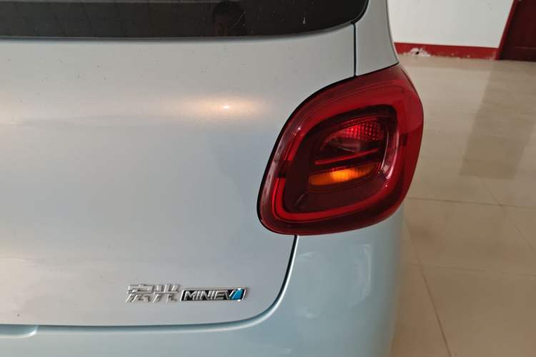Used Wuling Hongguang MINIEV 2025 Four-Door Version Premium Edition Exterior 3
