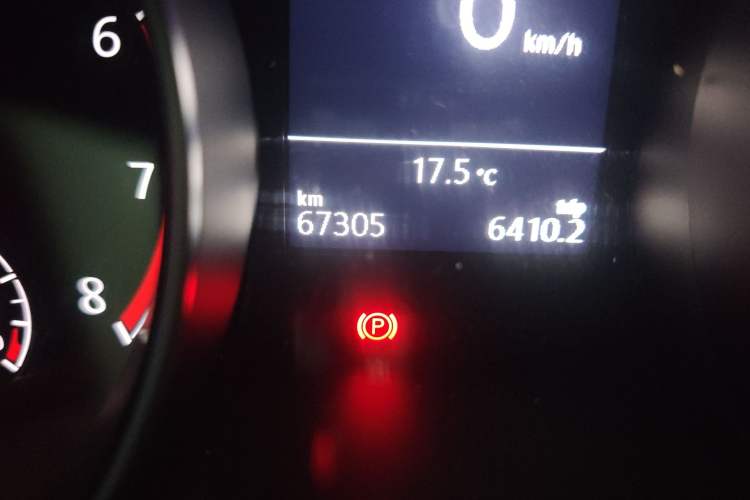 Used Volkswagen Golf 2016 1.6L Automatic Comfort Model Odometer Close Up