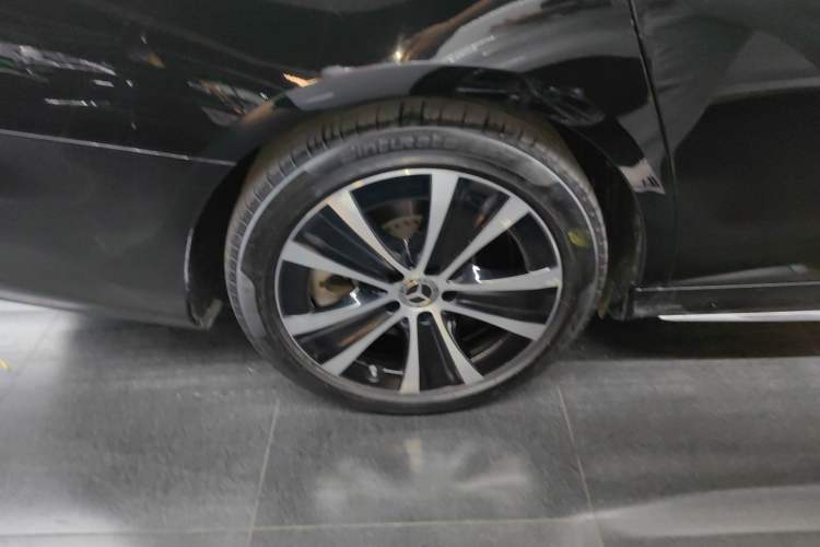 Used Mercedes-Benz E-Class New Energy 2023 E 350 e L Plug-in Hybrid Sports Sedan Right Rear Wheel Hub