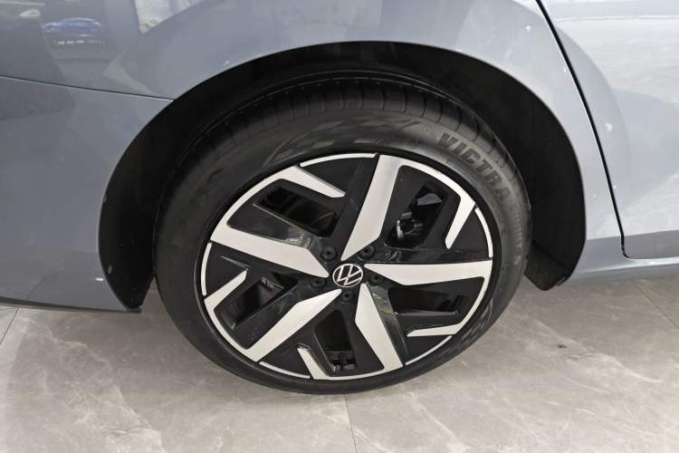 Used Volkswagen Lamando 2022 Lavida L 280TSI DSG Cool & Spicy Edition Right Rear Wheel Hub