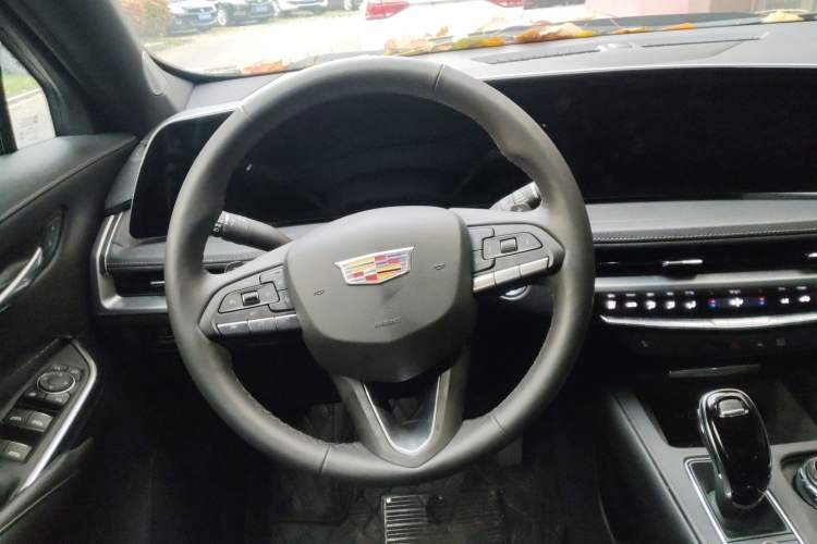 Used Cadillac XT4 2024 28T Two-Wheel-Drive Luxury Version
