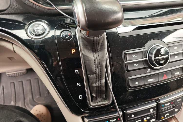 Used GAC Trumpchi M8 2018 320T Luxury Edition Gear Lever