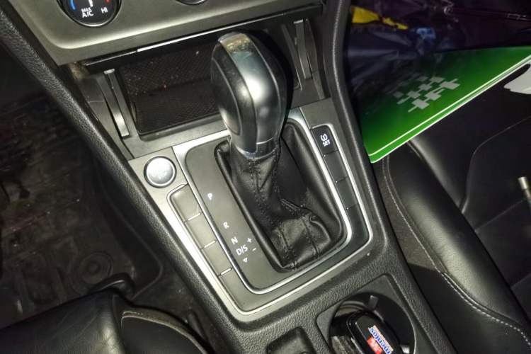 Used Volkswagen Golf 2015 1.4TSI Automatic Luxury Model
