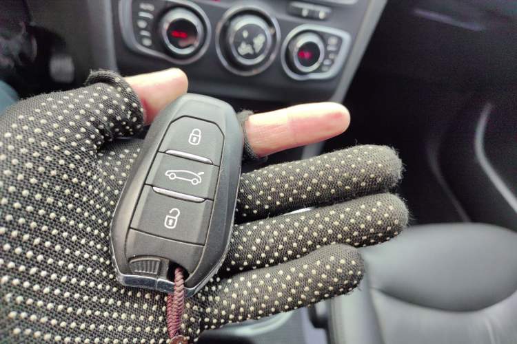 Used Citroen C4L 2013 1.8L Manual Jingzhi Edition Vehicle Key