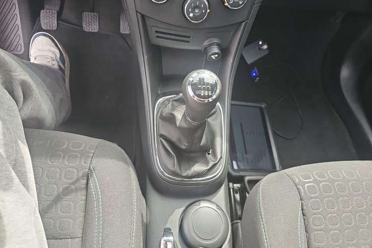 Used Chevrolet Trax 2016 1.4T Manual Two-Wheel Drive Comfort Version with Sunroof