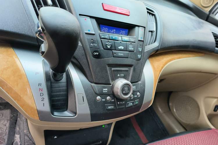 Used Honda Odyssey 2009 2.4L Luxury Edition Audio And AC Panel