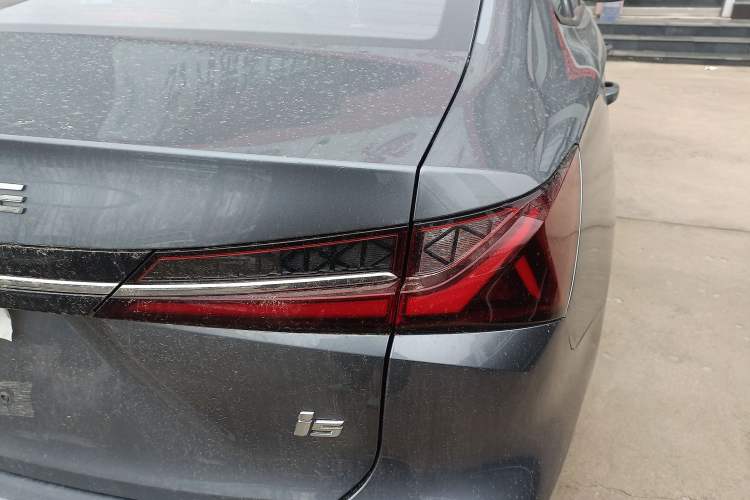 Used Roewe i5 2026 Model 1.5L Manual Comfort Version
