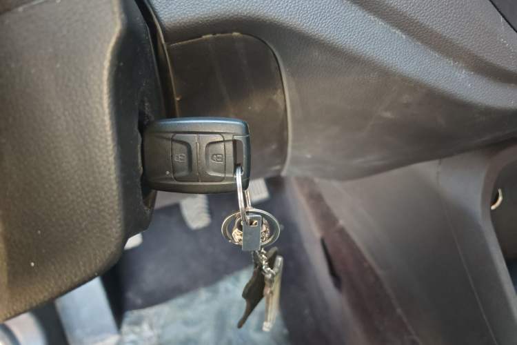 Used Wuling Hongguang V 2022 1.5L Jingqu Edition Electric-Assist LAR Vehicle Key