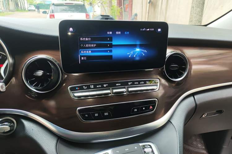 Used Mercedes-Benz V-Class 2021 V 260 Avantgarde Edition Audio And AC Panel