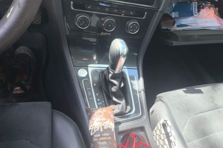 Used Volkswagen Golf 2018 230TSI Automatic Luxury Version
