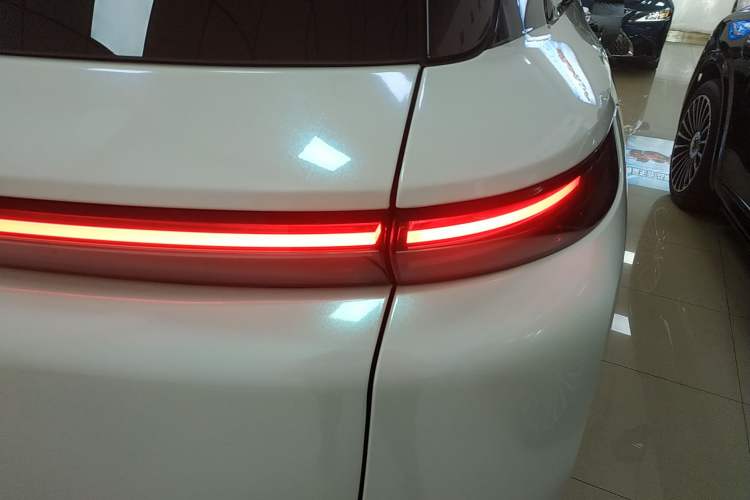 Used Li Auto L8 2023 Pro Model Exterior 3