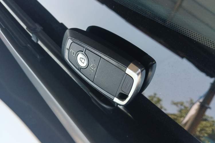 Used Ford Mondeo New Energy 2018 2.0 PHEV Smart-Controlled Fashion Edition China VI Standard
