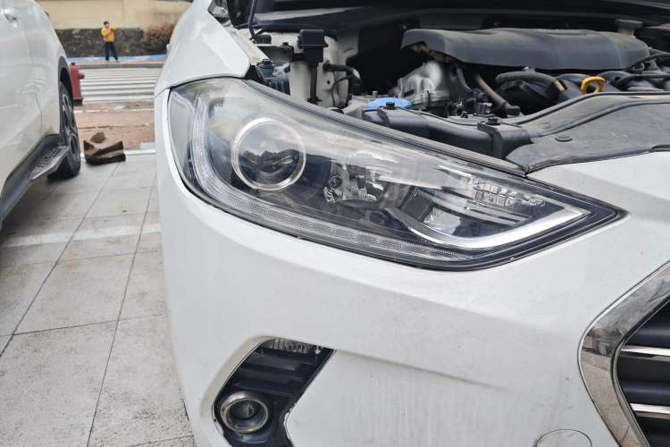 Used Hyundai Elantra (6th Generation / Lingdong) 2016 1.6L Automatic ZhiXuan – Elite Version Right Front Headlight