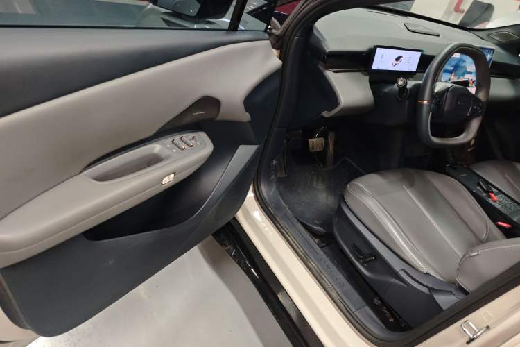 Used Lynk & Co Z20 2025 530 km Range Rear-Wheel Drive Pro Driver Seat