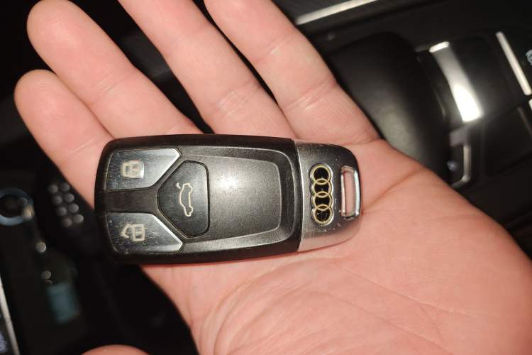 Used Audi A4L 2017 40 TFSI Fashion Model Vehicle Key