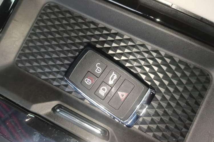 Used Land Rover Range Rover Evoque 2021 Range Rover Velar 249 PS R-Dynamic HSE Luxury Edition
