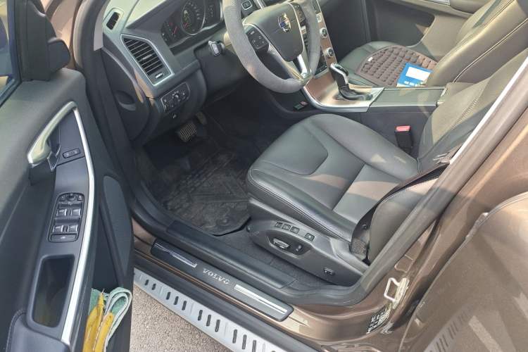 Used Volvo XC60 2015 T5 Smart Upgrade Model
