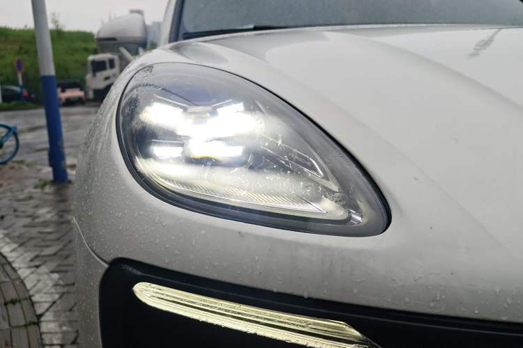 Used Porsche Macan 2022 Macan 2.0T Right Front Headlight