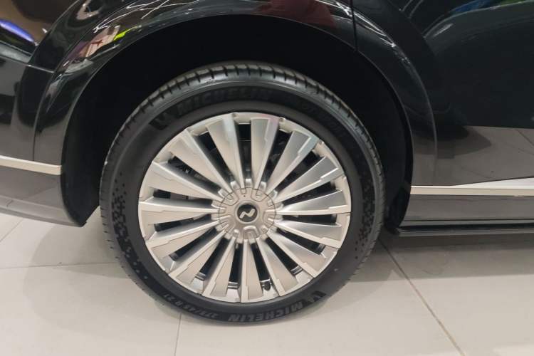 Used ONVO Luxeed L90 2025 Model—Max Six-Seater Version
