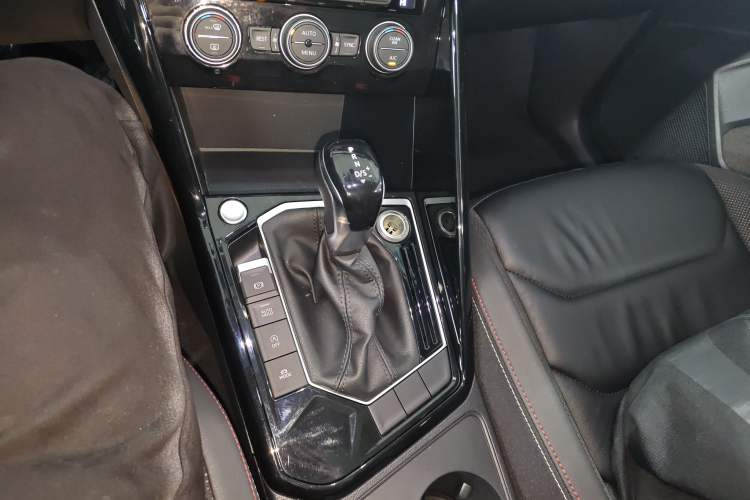 Used Volkswagen Tayron 2019 330TSI Two-Wheel-Drive Luxury Version China V Emission Standard
